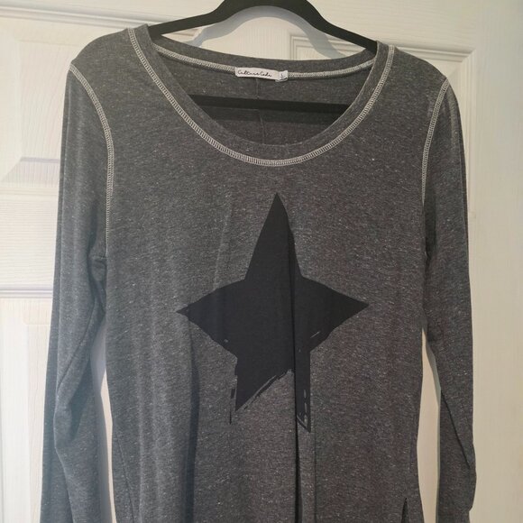 L- Culture Code Brand , Gray and black star Henley with thumb holes - Picture 1 of 4